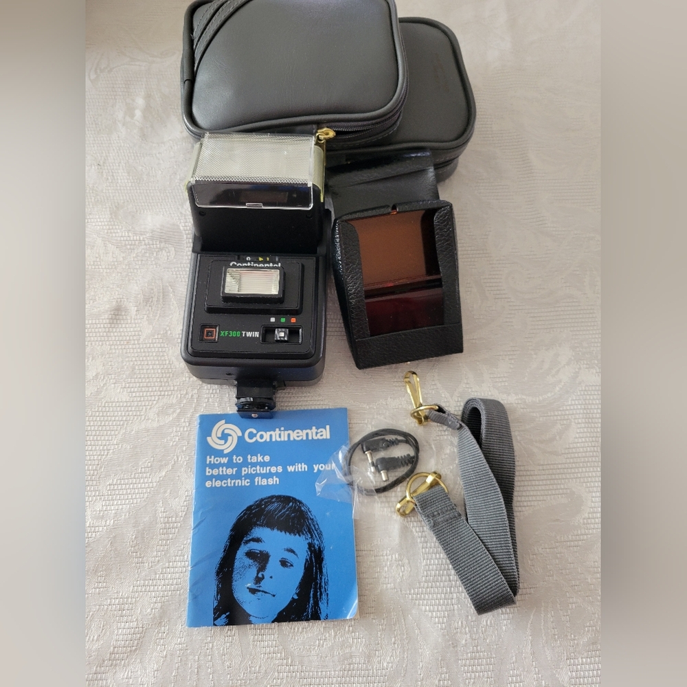 VTG Continental XF300 Twin Flash W/ Filter Set, Case & Instruction Booklet.EUC